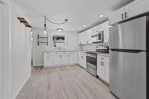 Kitchen - 21 Main Ave, Wallace, ID 83873 photo 2 of 2