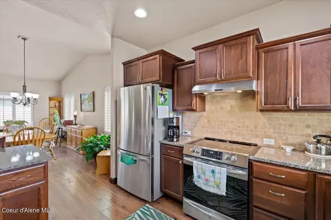 Kitchen - 3165 E Bogie Dr, Post Falls, ID 83854 photo 4 of 5