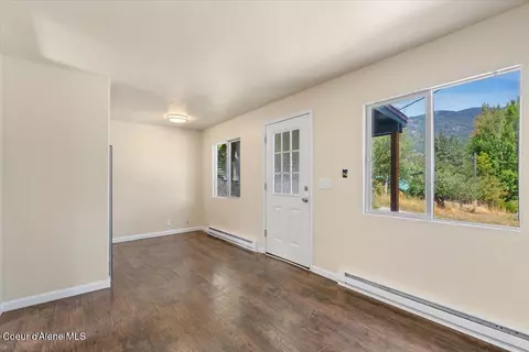 Living - 817 Upland Dr, Sandpoint, ID 83864 photo 1 of 1