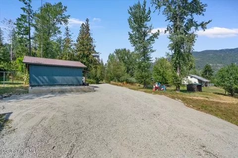 Exterior - 817 Upland Dr, Sandpoint, ID 83864 photo 3 of 4