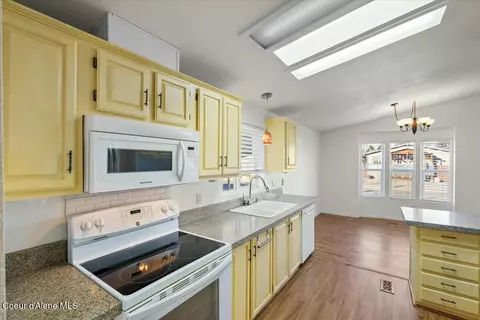 1942 W Yorkshire Ave, Coeur D'alene, ID 83815