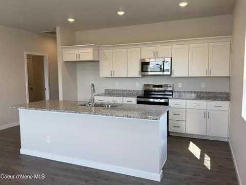 Kitchen - 5177 E Norma Ave, Post Falls, ID 83854 photo 7 of 8