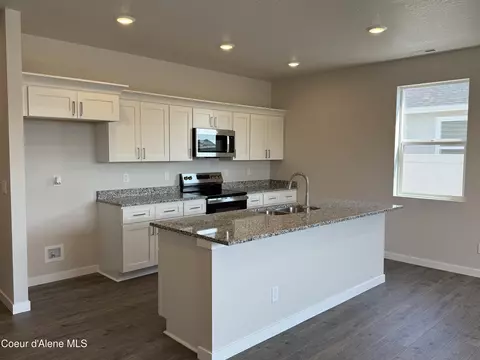 Kitchen - 5177 E Norma Ave, Post Falls, ID 83854 photo 6 of 8
