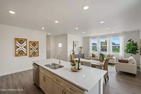 Kitchen - 5177 E Norma Ave, Post Falls, ID 83854 photo 5 of 8