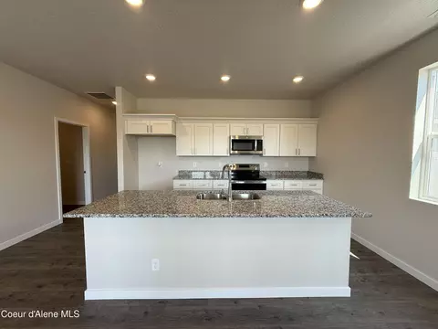 Kitchen - 5177 E Norma Ave, Post Falls, ID 83854 photo 8 of 8