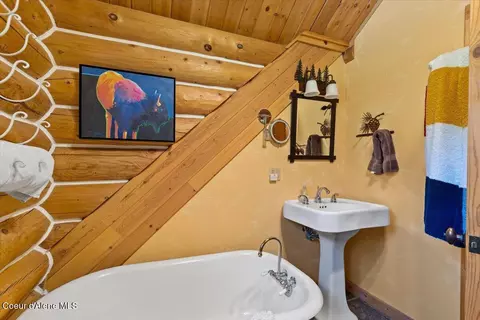 Bath - 234 S Sublimity Trl, Harrison, ID 83833 photo 1 of 2