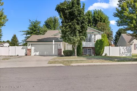 2937 W Strawberry Ln, Hayden, ID 83835