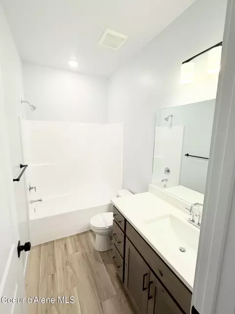 Bath - 4519 E Savea Ln, Post Falls, ID 83854 photo 1 of 2