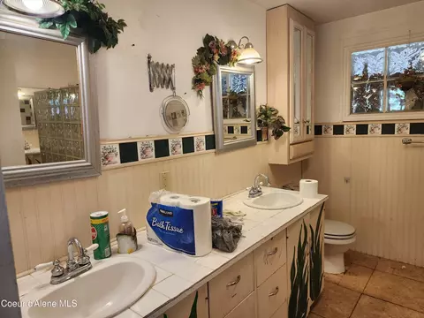 Bath - 146 Barker Loop, Pinehurst, ID 83850 photo 1 of 2