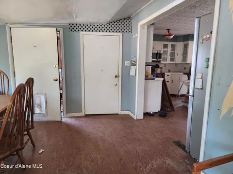 Entry Way - 146 Barker Loop, Pinehurst, ID 83850 photo 2 of 2