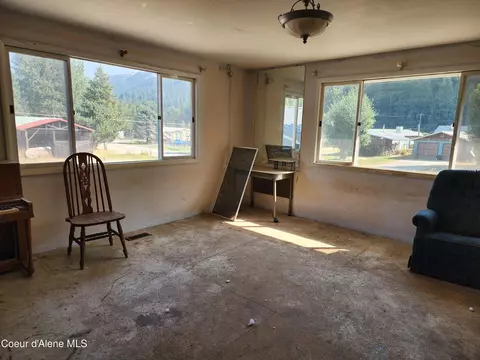 Living - 146 Barker Loop, Pinehurst, ID 83850 photo 2 of 3