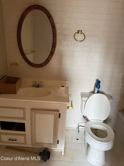 Bath - 427 7th St, Plummer, ID 83851 photo 6 of 7
