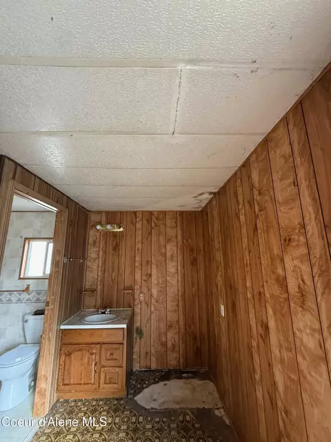 Bath - 427 7th St, Plummer, ID 83851 photo 7 of 7