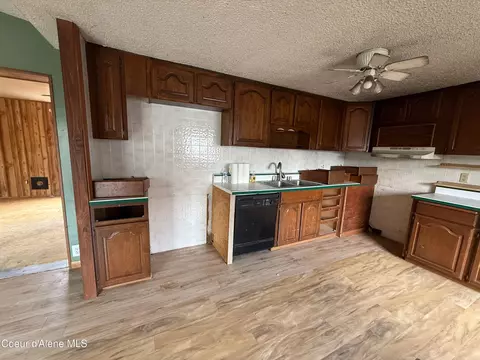 Kitchen - 427 7th St, Plummer, ID 83851 photo 1 of 2