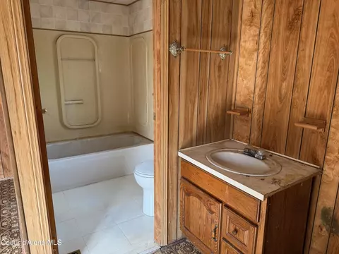 Bath - 427 7th St, Plummer, ID 83851 photo 1 of 7