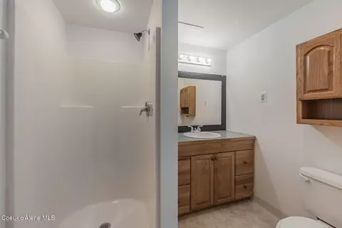 Bath - 11191 N Jonathan St, Hayden, ID 83835 photo 3 of 3