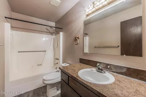 Bath - 11191 N Jonathan St, Hayden, ID 83835 photo 2 of 3