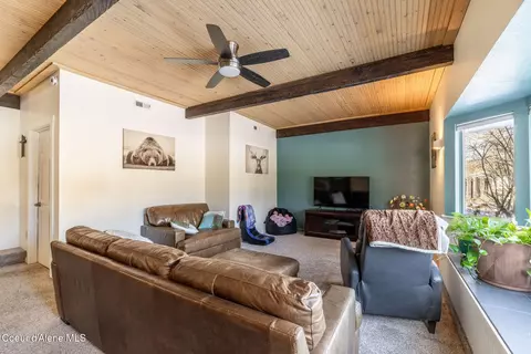 Living - 22 Robin Dr, Sagle, ID 83860 photo 2 of 3