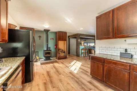 Kitchen - 22 Robin Dr, Sagle, ID 83860 photo 2 of 3