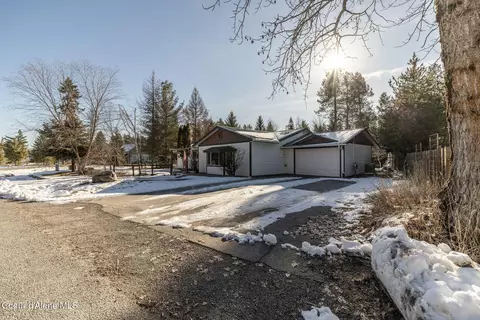 Exterior - 22 Robin Dr, Sagle, ID 83860 photo 2 of 12