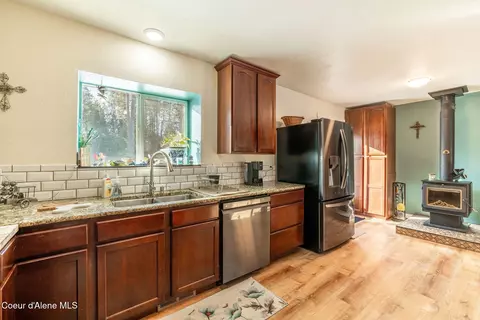Kitchen - 22 Robin Dr, Sagle, ID 83860 photo 3 of 3