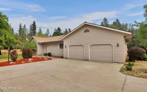 7728 N 15th St, Dalton Gardens, ID 83815