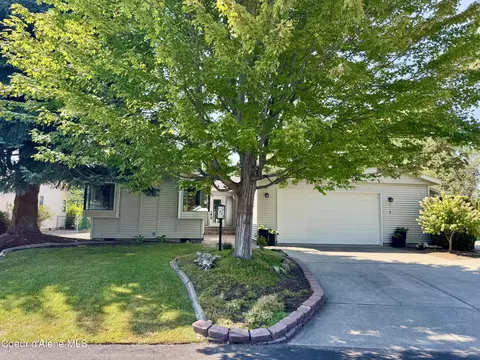 1563 W Woodlawn Dr, Hayden, ID 83835