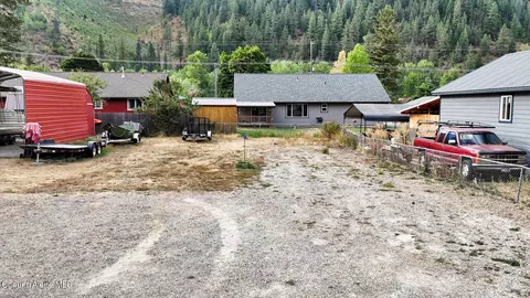 86 E Circle Dr, Kellogg, ID 83837