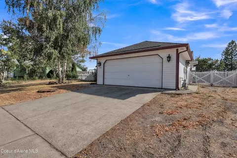 7500 W Robin Rd, Rathdrum, ID 83858