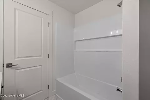 Bath - 138 W Riverside Ave, Kellogg, ID 83837 photo 2 of 2