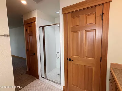 Bath - 1126 Elderberry Ave, Sandpoint, ID 83864 photo 2 of 4