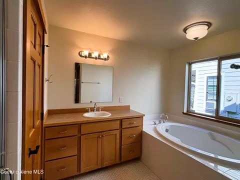 Bath - 1126 Elderberry Ave, Sandpoint, ID 83864 photo 1 of 4
