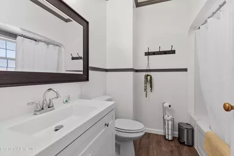 Bath - 124 King St, Wallace, ID 83873 photo 1 of 2