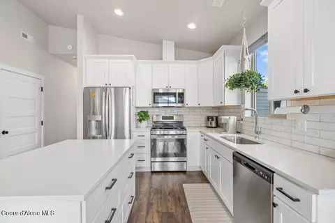 Kitchen - 13953 N Rainier Loop, Rathdrum, ID 83858 photo 1 of 2