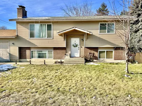 9625 N Valley Way, Hayden, ID 83835