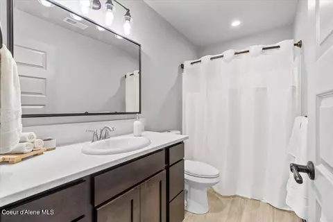 Bath - 2989 N Durrow Loop, Post Falls, ID 83854 photo 1 of 3