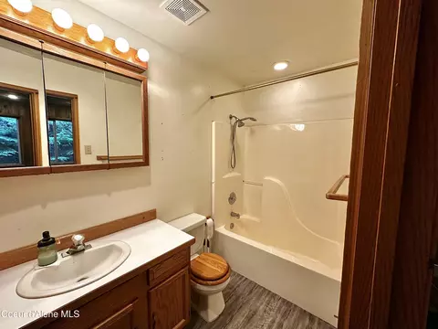 Bath - 294 Fall Creek Rd, Naples, ID 83847 photo 1 of 1