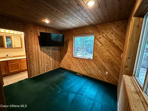 Bedroom - 294 Fall Creek Rd, Naples, ID 83847 photo 1 of 2