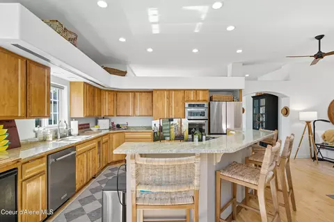 Kitchen - 5811 E Shoreline Dr, Post Falls, ID 83854 photo 3 of 5