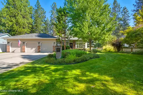 5811 E Shoreline Dr, Post Falls, ID 83854