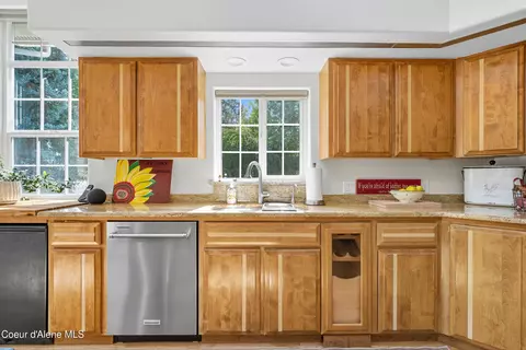 Kitchen - 5811 E Shoreline Dr, Post Falls, ID 83854 photo 5 of 5