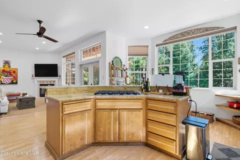 Kitchen - 5811 E Shoreline Dr, Post Falls, ID 83854 photo 4 of 5