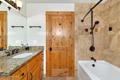 Bath - 4303 Burns Ct, Sandpoint, ID 83864 photo 4 of 5