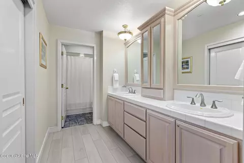 Bath - 4732 S Arrow Point Dr # 101, Harrison, ID 83833 photo 1 of 2