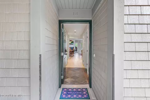 Entry Way - 4732 S Arrow Point Dr # 101, Harrison, ID 83833 photo 1 of 2