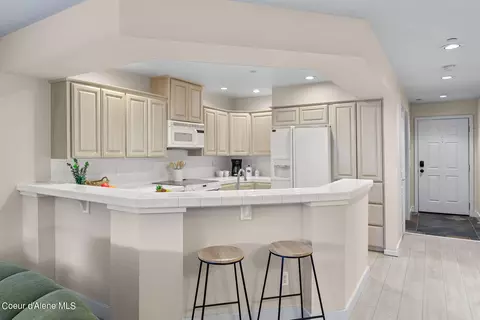 Kitchen - 4732 S Arrow Point Dr # 101, Harrison, ID 83833 photo 1 of 3