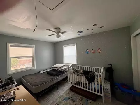 Bedroom - 1154 E Larch Ave, Osburn, ID 83849 photo 4 of 5