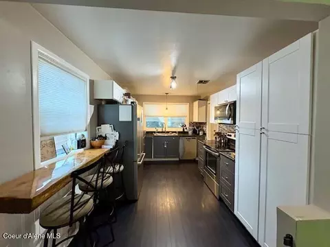 Kitchen - 1154 E Larch Ave, Osburn, ID 83849 photo 1 of 3