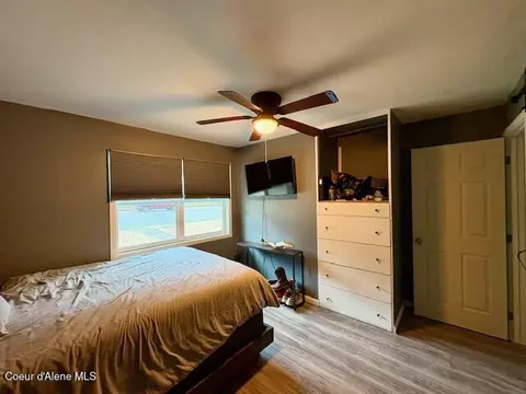 Bedroom - 1154 E Larch Ave, Osburn, ID 83849 photo 2 of 5
