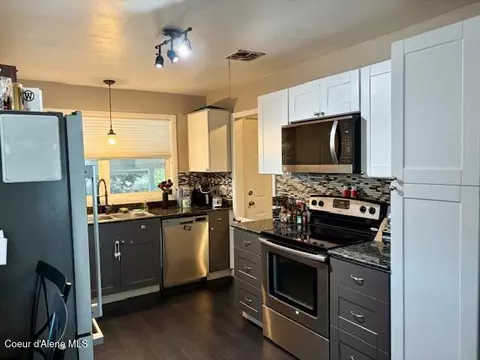 Kitchen - 1154 E Larch Ave, Osburn, ID 83849 photo 2 of 3
